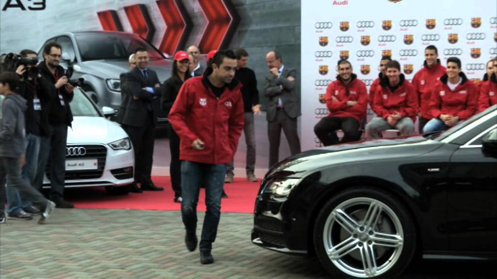 Los jugadores del FC Barcelona recogen sus nuevos Audi