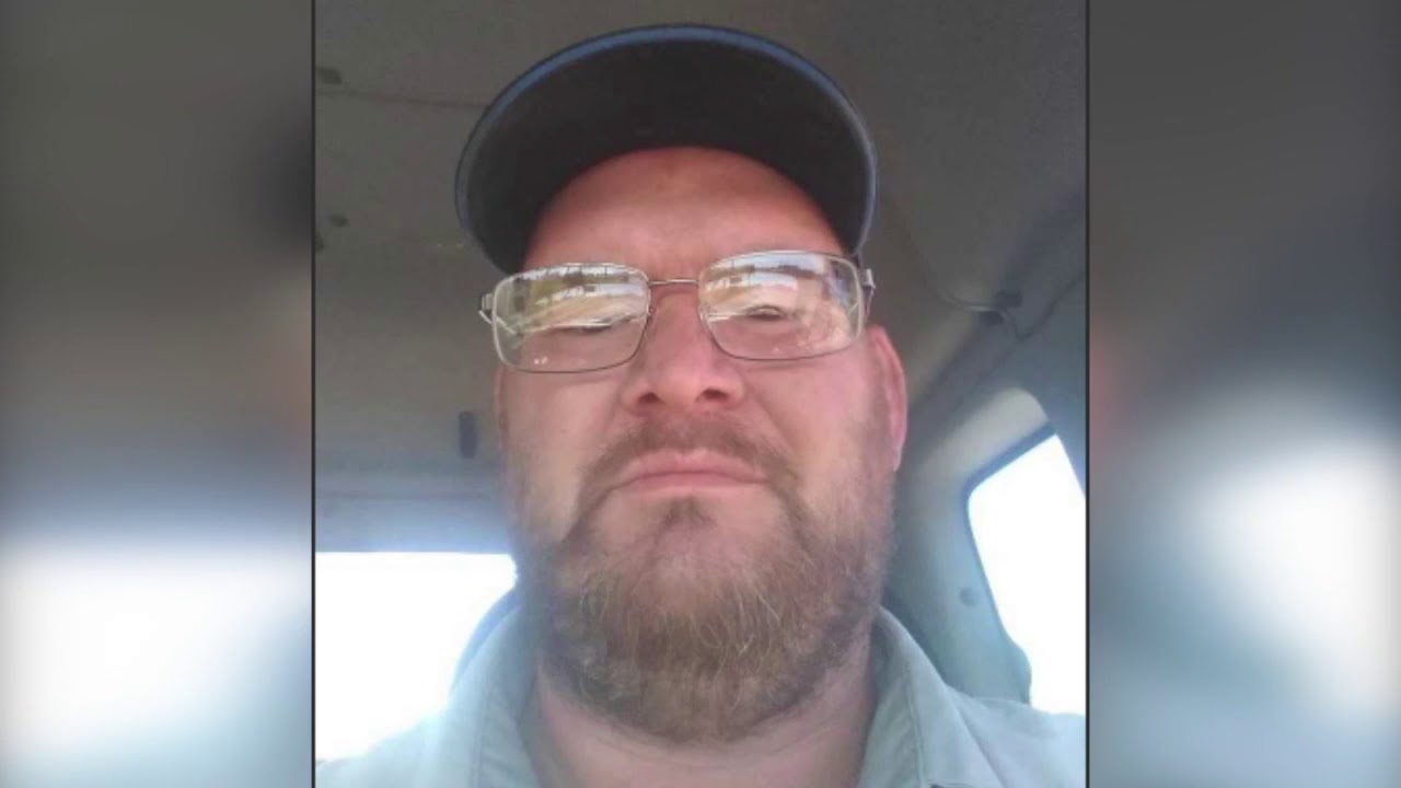 Tow truck driver killed in hit-and-run on I-35 - YouTube
