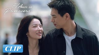 Clip 21 ¡Gran final: Ambos corren el uno hacia el otro y se abrazan! | El Amor en Primavera | WeTV