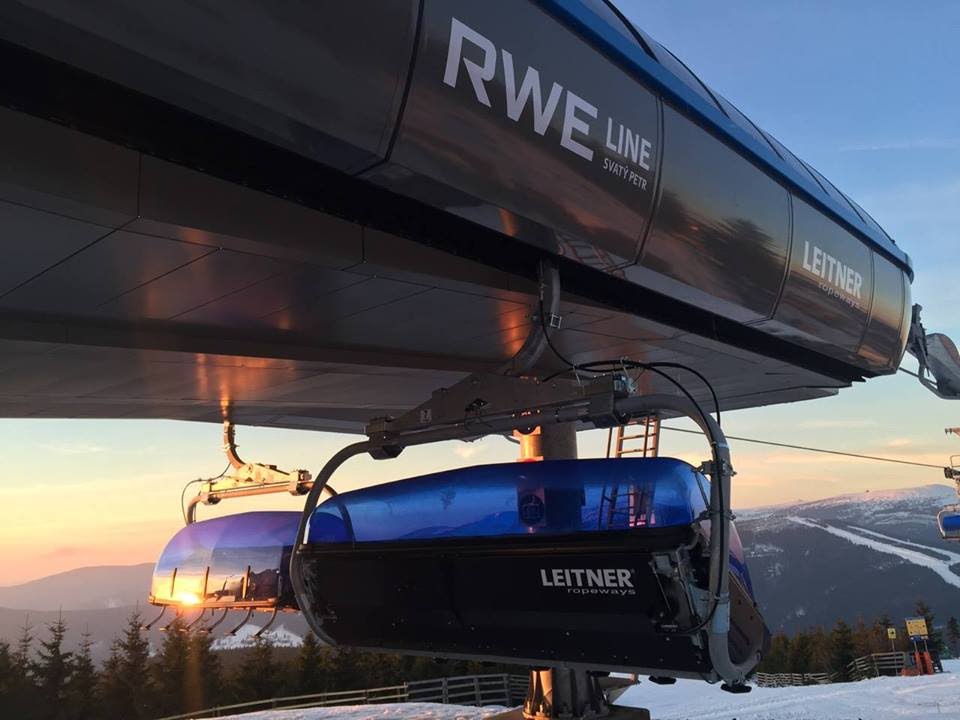 Průběh výstavby lanové dráhy RWE Line Svatý Petr