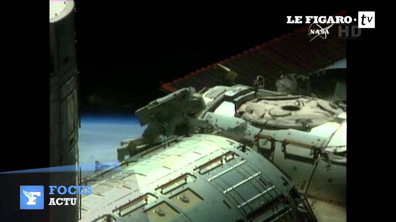 Espace : la difficile opération de cablage sur l'ISS - YouTube
