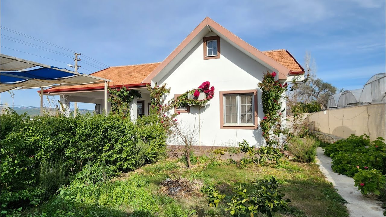 Seydikemer Bağlıağaç Köyünde Satılık Müstakil Deniz Manzaralı Köy İçi 360 Metrekare Arazi Ve Bahçe..