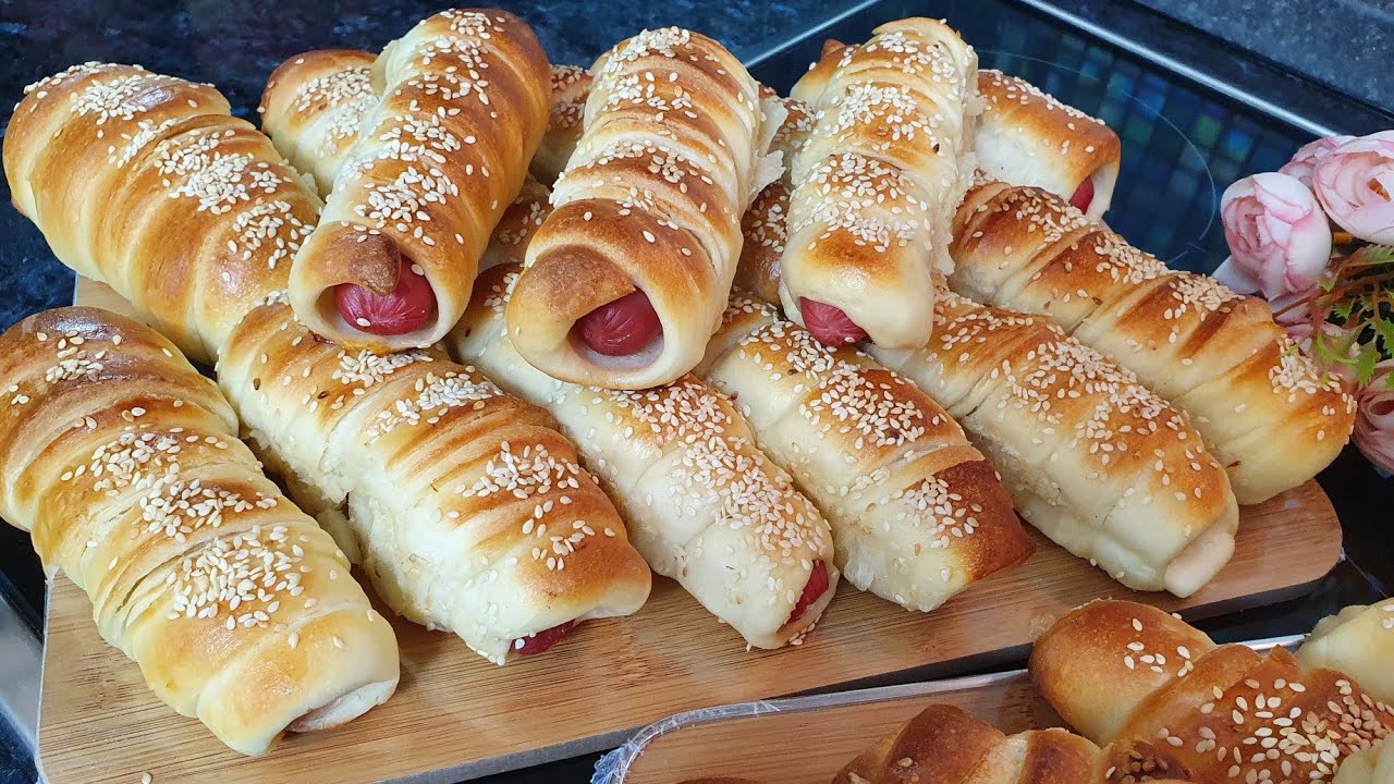 Simita me salqiqe (virshlla),dhe kifle nga i njejti brum,që do të kënaqën fëmijët duke ngrënë 🌭🌭