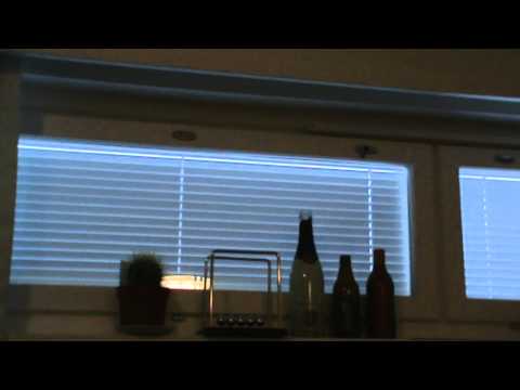 Video: Käyttääkö AC tai ikkunat alaspäin enemmän kaasua?