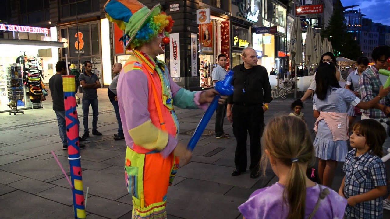 The Balloon Clown - Vienna - Stephanplaz
