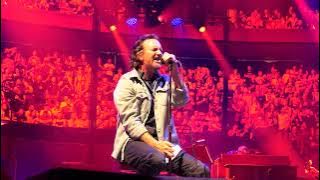 PEARL JAM *BLACK* live at XCEL ENERGY CENTER night 1 in St. Paul on 8/31/23 concert 4K