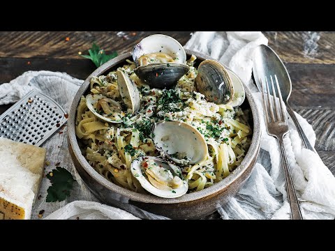 Linguine with Clam Sauce Recipe (Pasta Alle Vongole)