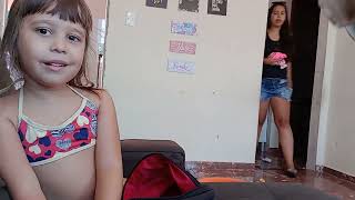 Sophia Kids Pronta Para Ir À Praia. Ela Quer Piscina E A Mãe Quer Praia. Brincadeiras Infantis.