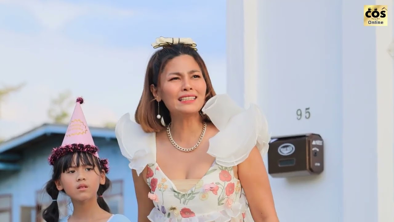 พ่อทำอะไรอยู่กับผู้หญิงคนนั้นอะแม่/เด็กเรร่อนขโมยกินเค้ก (ละครสั้น หนังสั้น) Cos หนังสั้น Online