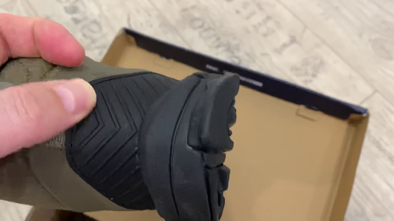 За 2500 Тёплые высокие кроссовки Reebok