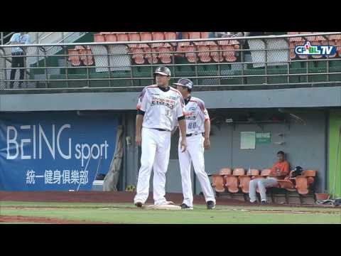 10/02 兄弟 vs 統一 一局下，鄭鎧文敲出高飛犧牲打，統一再得分