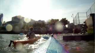 Two New Jerseyans commute from Hoboken to New York City by kayak