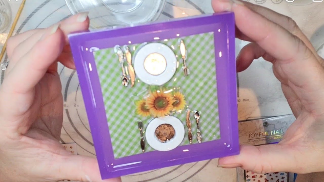 "Who knew making THIS would be so fun?! [DIY Resin Art Tabletop Coaster