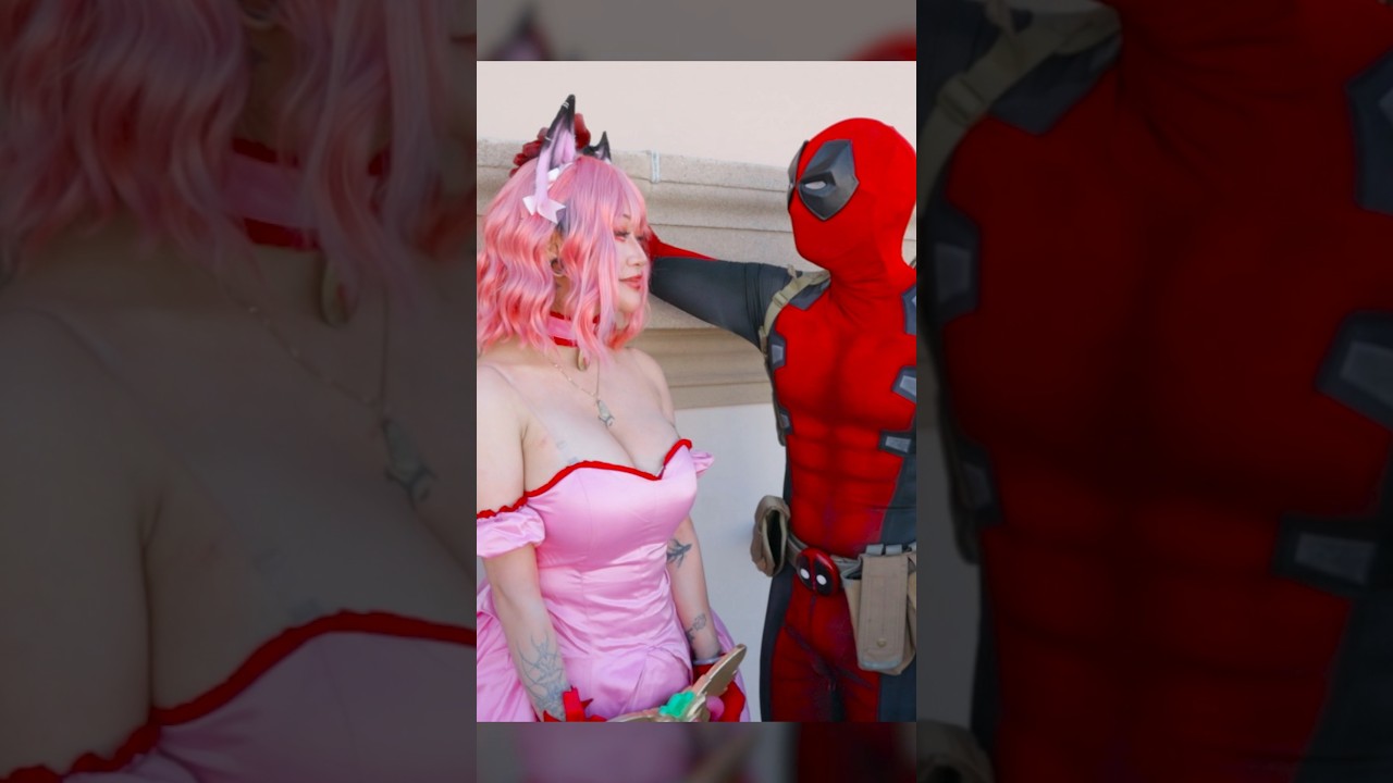 Deadpool gets easily distracted 👀 #deadpool #anime #cosplay