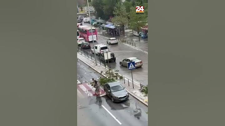 Posljedice nevremena u Splitu: Počupana stabla, razbijeni prozori na automobilia