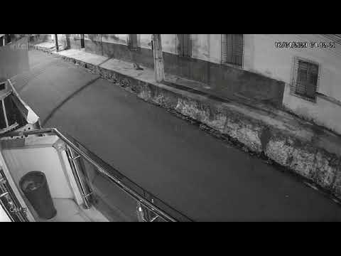 Câmeras registram furto em residência na Avenida Getúlio Varga em Picos