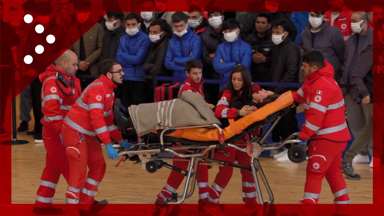 Naufragio migranti, le urla strazianti di una donna soccorsa dai medici alla camera ardente