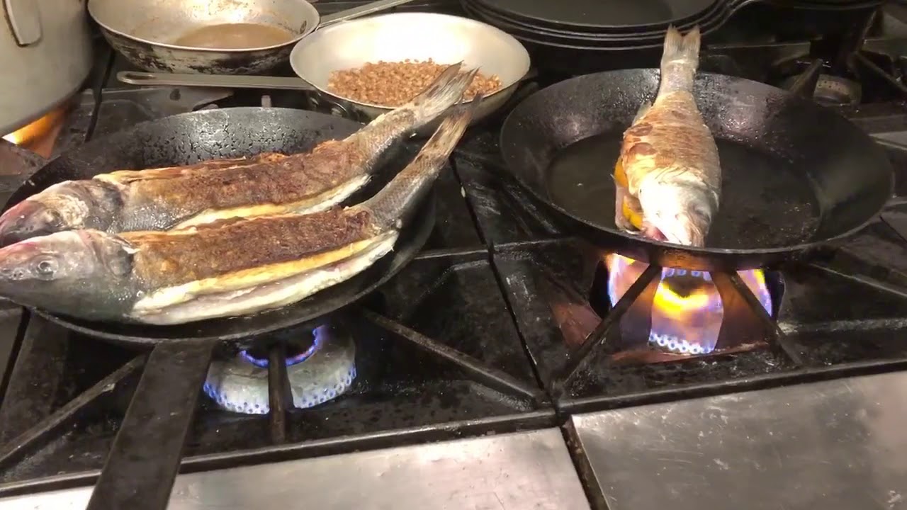 Cocinando pescado Bronzini!