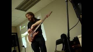 Guthrie Govan plays, blues, jazz, rock and Knopfler style