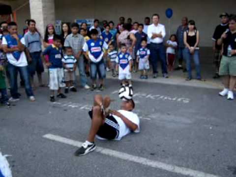 Exhibicion del Soccer Freestyler, Abraham Munoz, N...