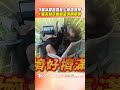 3貓爭寵跳媽身上撒嬌擠爆　1貓爽躺床睡翻呈現兩樣情｜TVBS新聞 #shorts