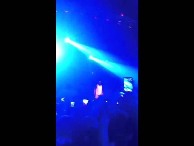 Tinie Tempah-Earthquake@Amnesia auf YouTube ansehen Tinie Tempah-Earthquake@Amnesia auf YouTube ansehen