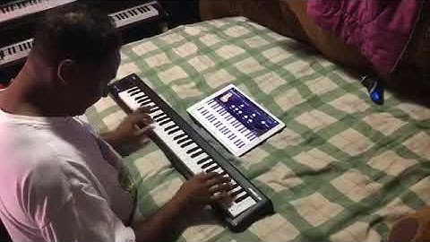 Kris Nicholson‘s unplugged with the Ravenscroft 275 app and Korg microKEY AIR 61 Frosty the snowman