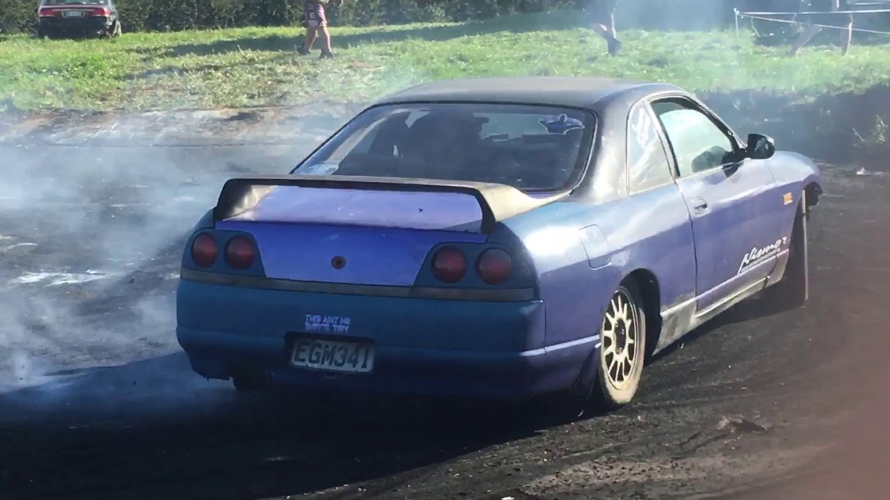 R33 RB25de Nissan Skyline skid - YouTube