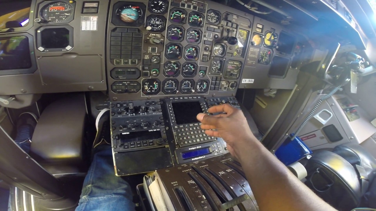 Mostrando a Cabine de Voo (Cockpit)