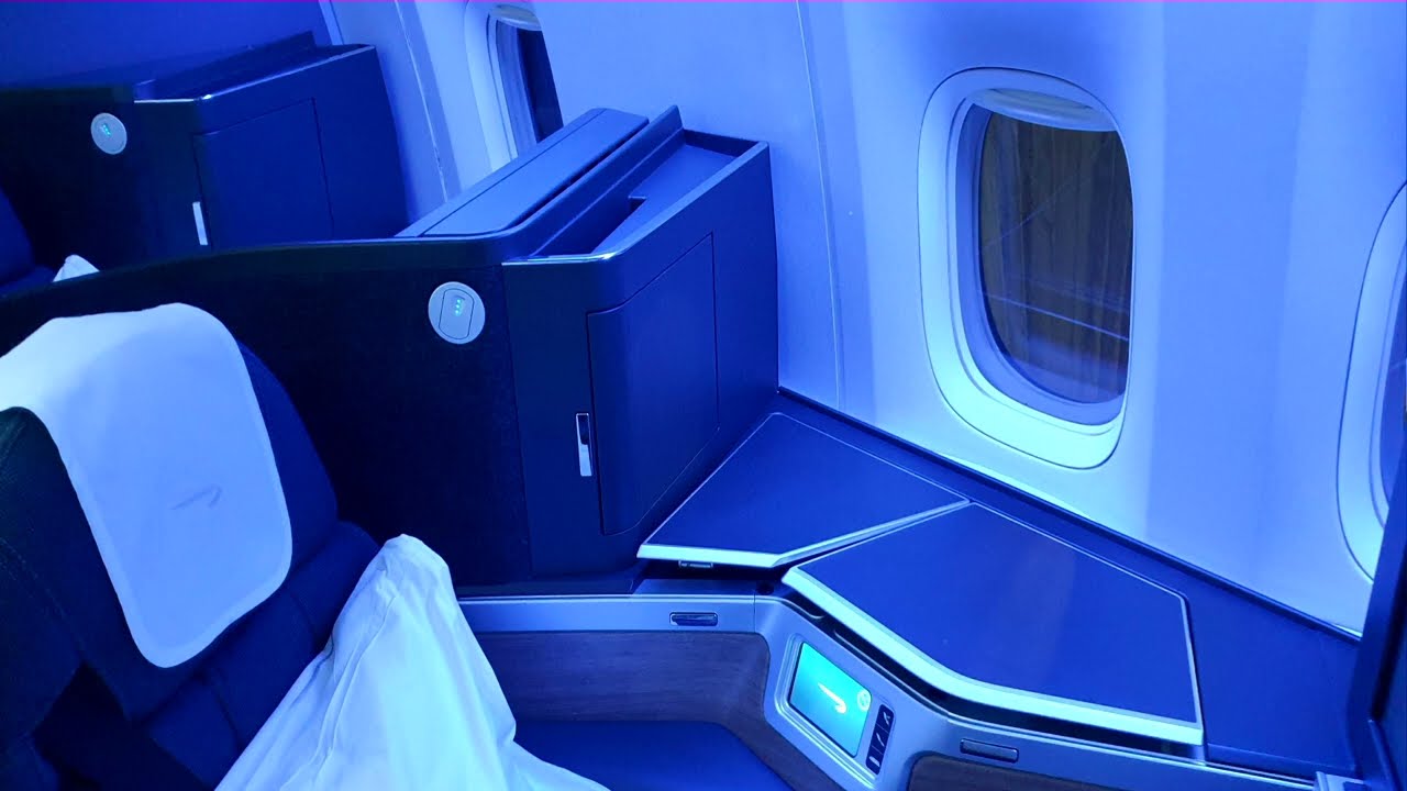 NIGHT TIME TAKE OFF FROM LONDON HEATHROW TO CAPE TOWN ON BRITISH AIRWAYS ROLLS ROYCE PWR B777-200ER