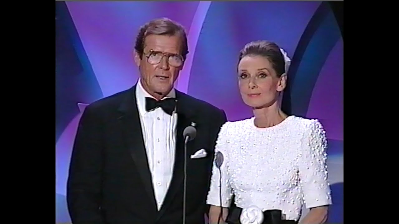 The Danny Kaye International Children's Awards, 1992, Roger Moore en Audrey Hepburn nemen promo's op