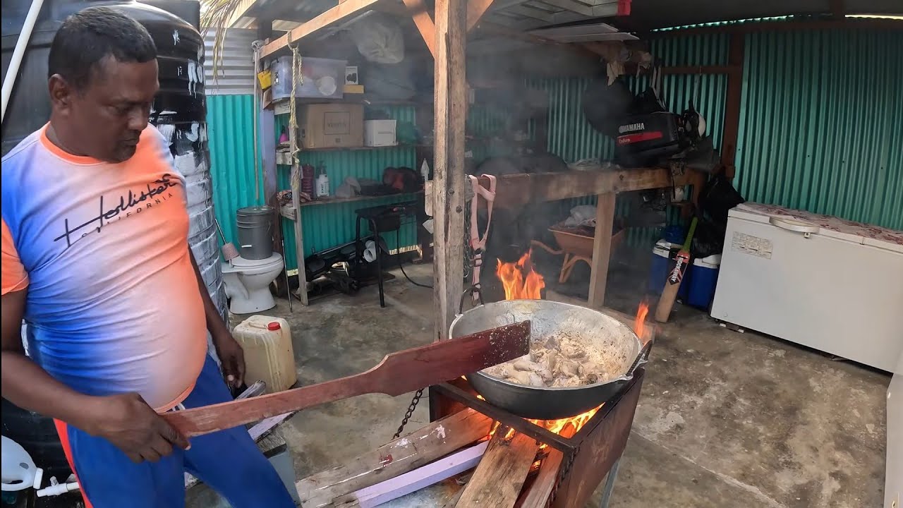 Готовим пепперпот на огне!