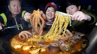 Instant noodles with fresh seafood(Octopus) - Mukbang eating show