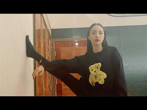 董璇做一字马回应假腿争议 自侃“九娘的腿就是腿”