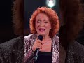 Lo sappiamo che state cantando “Città Vuota” di Mina insieme a Donatella e Arisa! 😍 #TheVoiceSenior