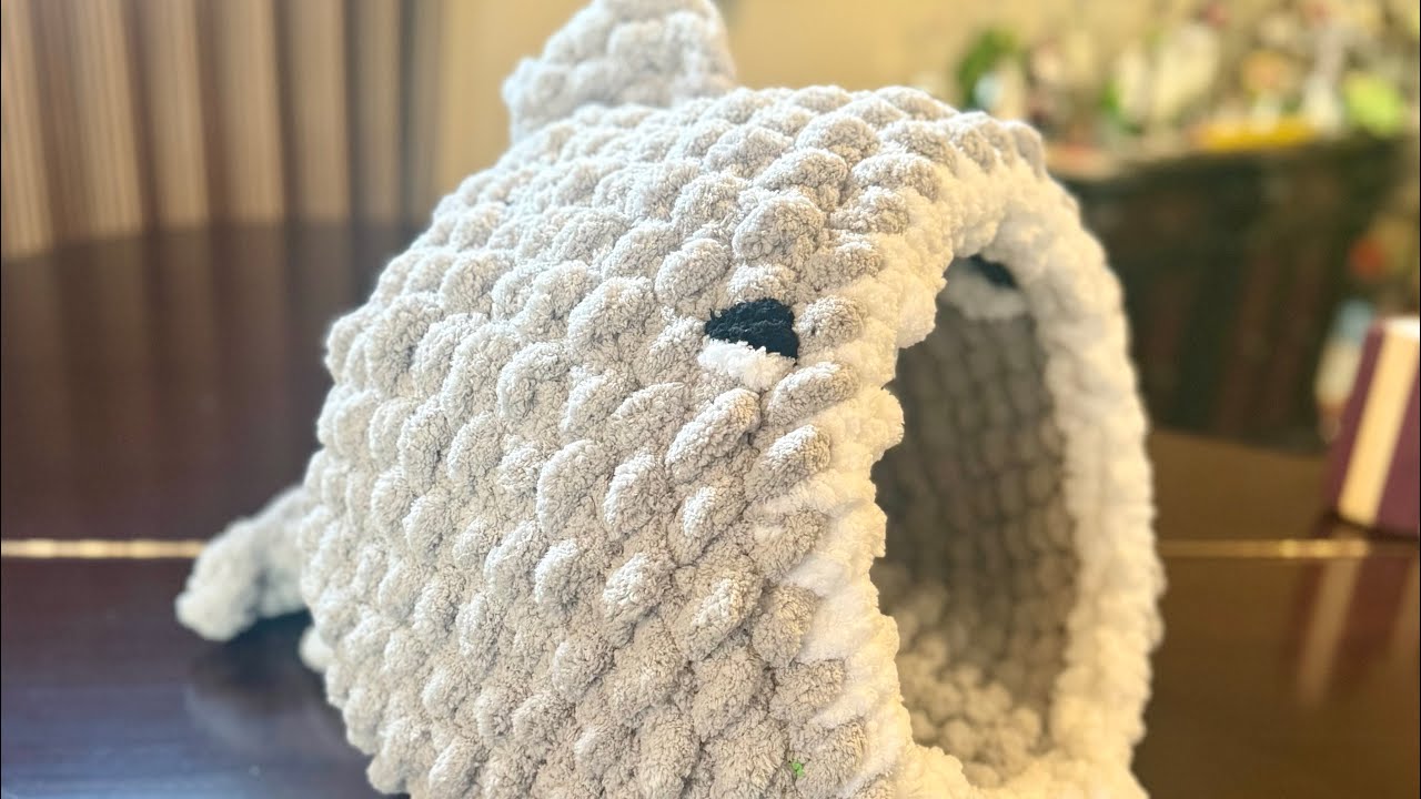 🦈 Make a Splash! DIY Chunky Yarn Shark Pet Cave Modification Tutorial 