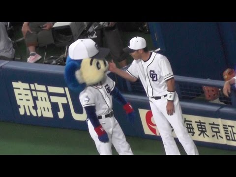 16/07/26 試合開始前のシャオロン、パオロン、ドアラ（と荒木選手）