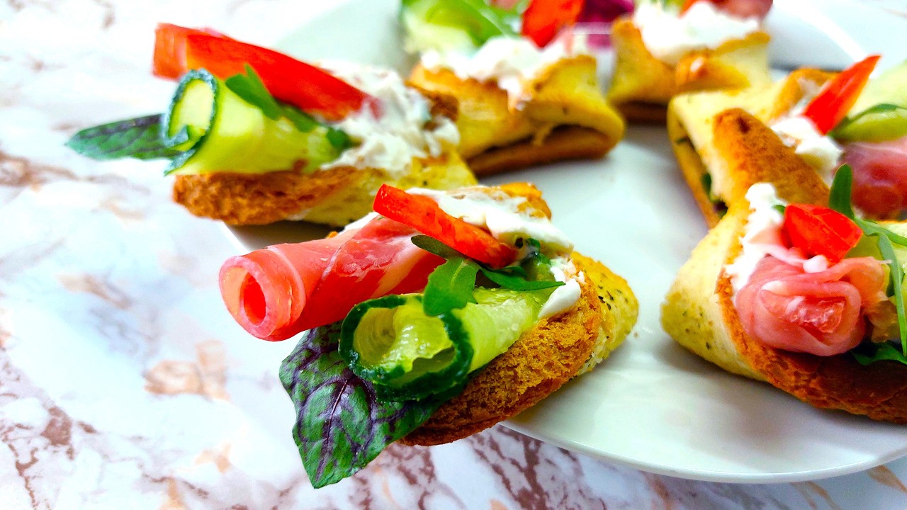 Вишукані канапки з хамоном та огірком: швидкий рецепт святкової закуски.Ідеальна закуска за 5 хвилин