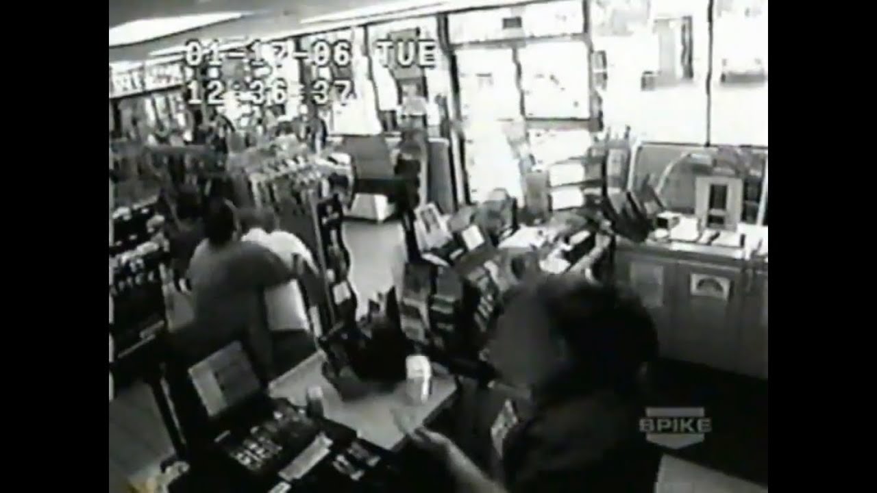 Good Samaritan Tackles Robber - YouTube