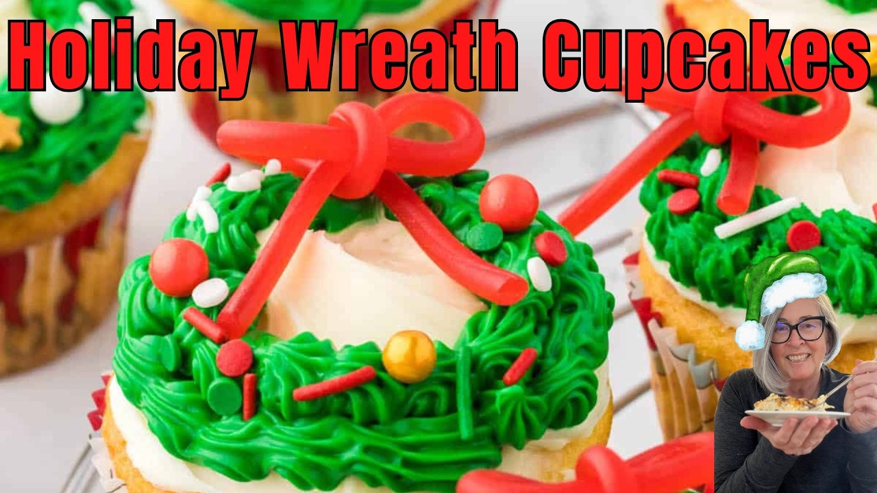 Christmas Wreath Cupcakes | Easy Holiday Cupcake Decorating - YouTube