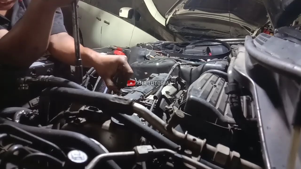 CARA MELEPAS TUTUP CYLINDER HEAD HONDA STREAM