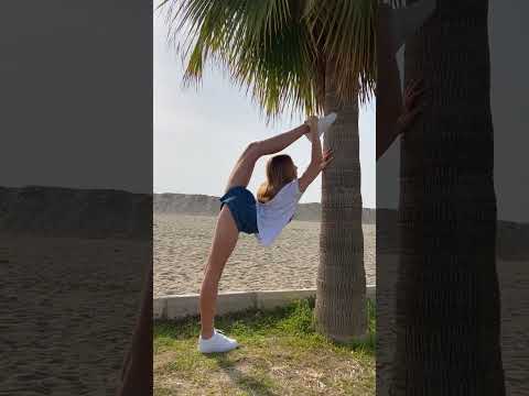 Flexible Mari Kruchkova / short video