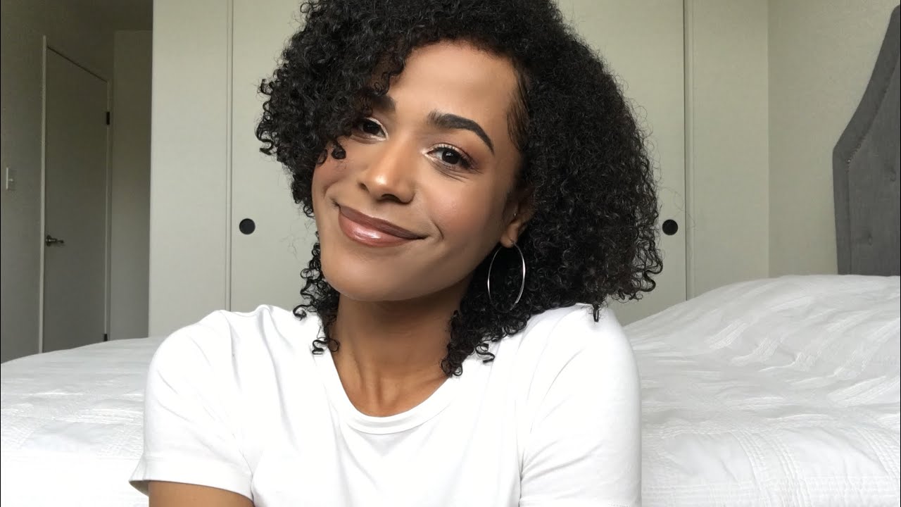 10 ПРИЗНАКОВ, ЧТО ОНА ФЛИРТУЕТ С ВАМИ