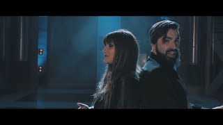 Miniatura de vídeo de "Huecco - Mirando al cielo feat. Rozalén (Videoclip oficial)"