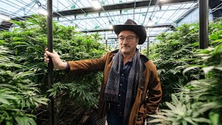 Growing Belushi - S01E01