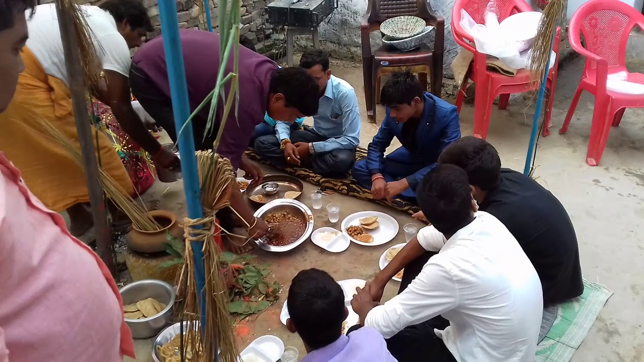 Indian culture in marriage people eating basiya Bhat basiya khana