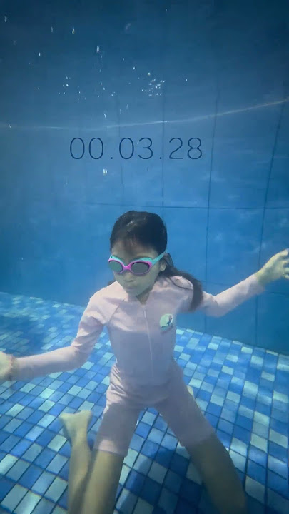 LEIKA HOLDS HER BREATH FOR SO LONG WHILE DIVING 😱 #leika #viral #shorts #trending #kids