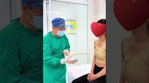 Ths.Bs Bùi Văn Cường tái khám cho vị KH nâng ngực cắt bỏ một bên ngực do ung thư tuyến vú