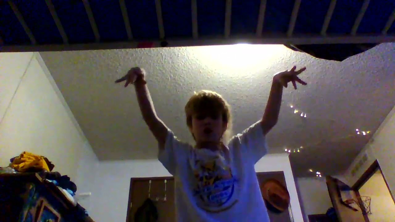 ahhhhhhhhhhhhhh two men kiss at new year