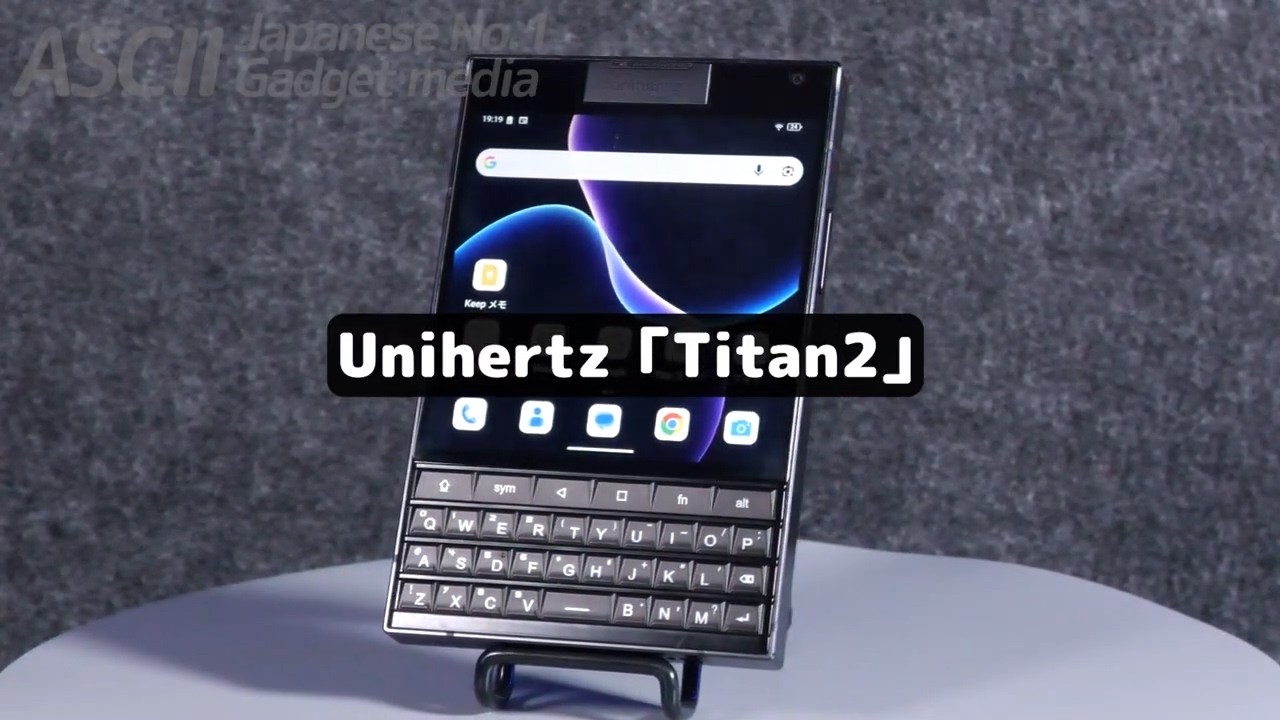 Physical keys are back on smartphones! The rear display makes it a